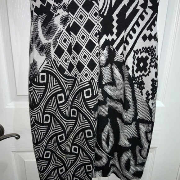 Cache Knit Jacquard Tribal Print Sheath Dress Sz L front keyhole V back - Picture 7 of 11